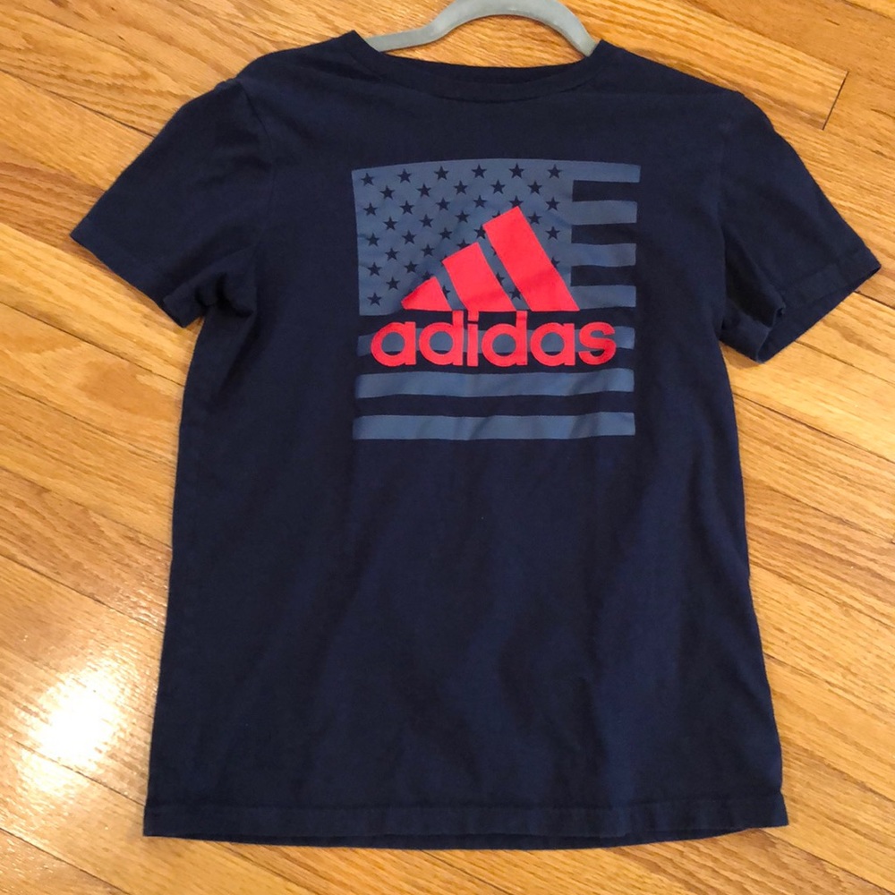 Adidas boys large navy t-shirt